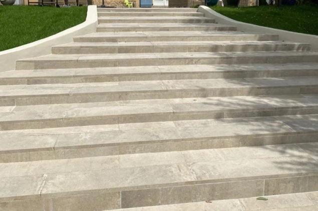 carrelage-nez-marche-escalier-promenade-gris-corda-3